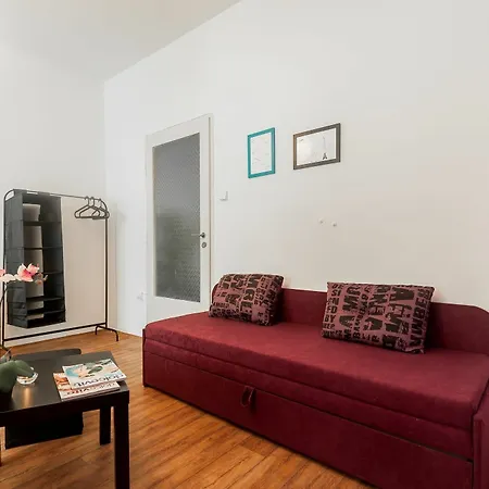 Na Zborenci 10 Apartment *