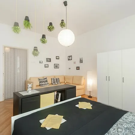 Apartment Na Zborenci 10 Prague