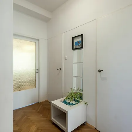 Na Zborenci 10 Apartment *