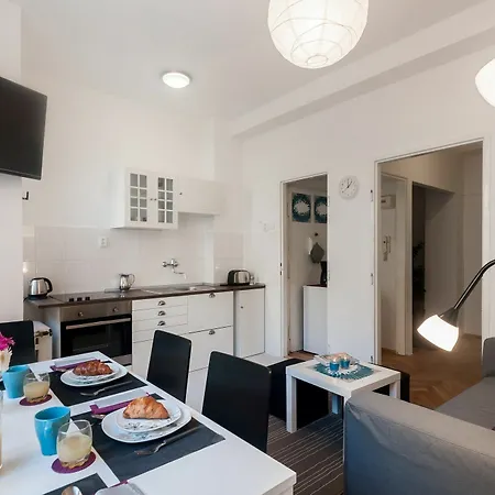 Na Zborenci 10 Apartment *